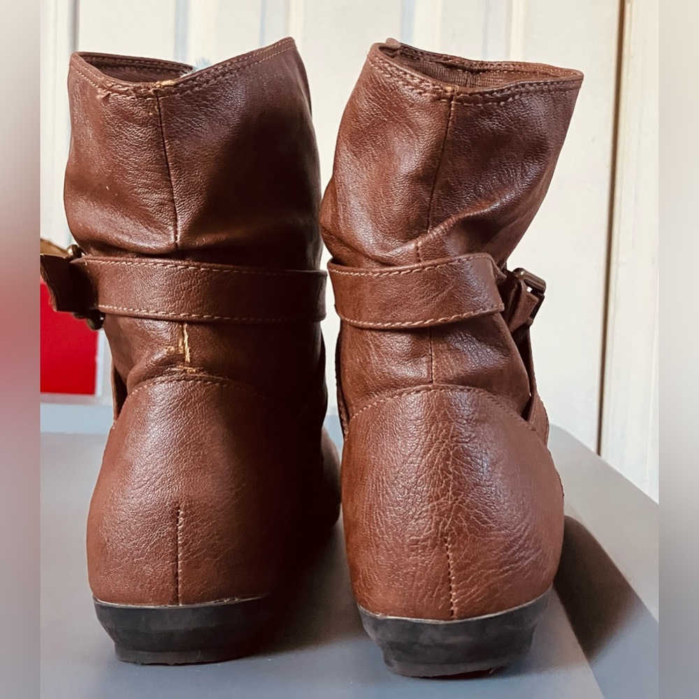 Women's Brown Slouch Buckle Slide On Ankle Boots Size 6 1/2 - Picture 2 of 8